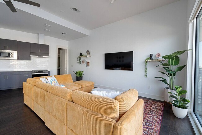 Building Photo - Stylish 1-Bedroom Near Downtown Dallas