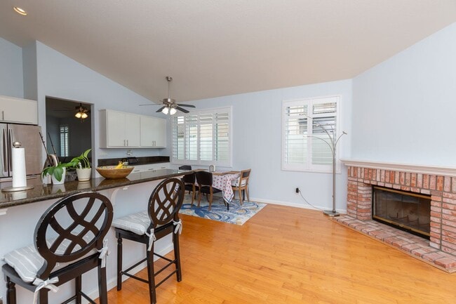 Building Photo - 4 Bed, 2 Bath - Sorrento Mesa Single Famil...