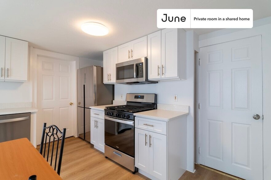 Building Photo - Room in Shared 4 bed/4 bath home in East Cambridge