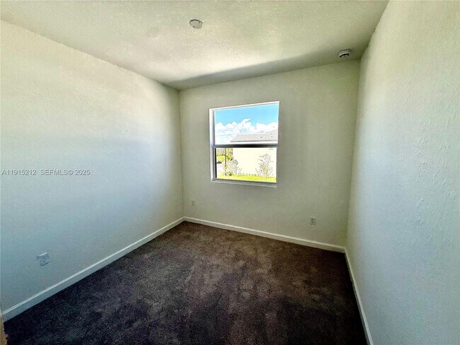 Building Photo - 1111 SE 2nd St