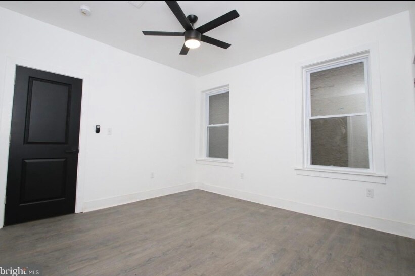 Building Photo - 631 E Locust Ave