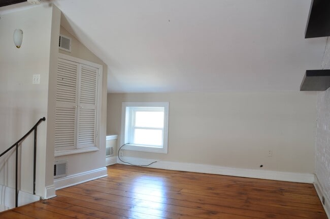 Building Photo - 19 E Wheeling St