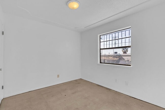 Building Photo - Charming townhouse for rent