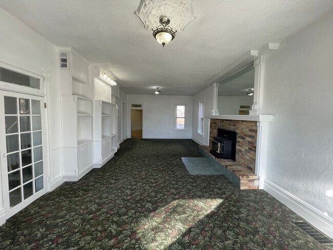 Building Photo - 13224 S Redwood Rd