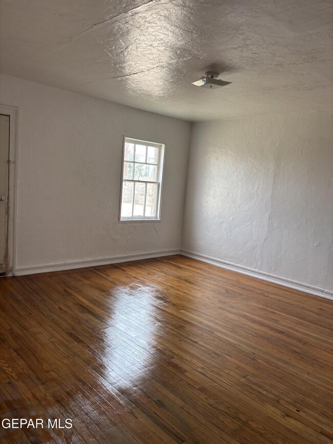 Building Photo - 3230 Savannah Ave