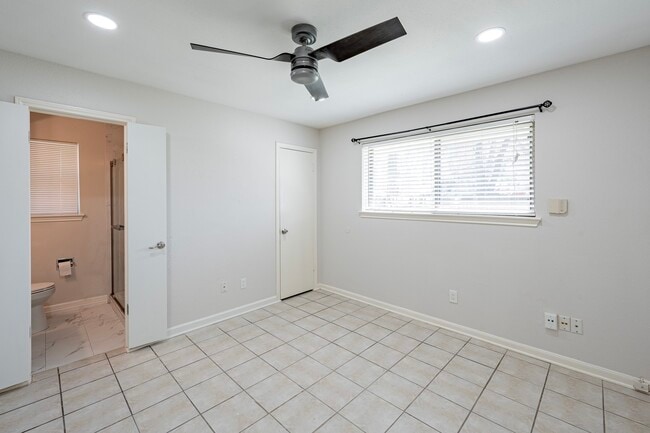 Building Photo - 3435 Gary Ln