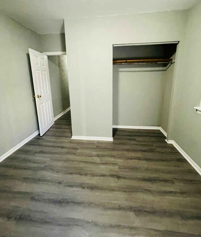 Building Photo - 2831 W Oxford St