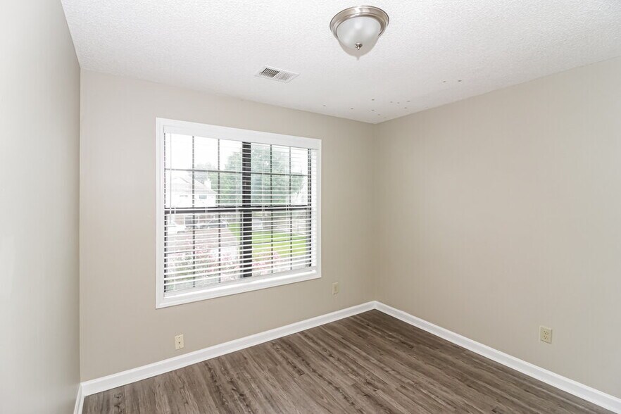 Building Photo - 8220 Glynn Vale Cove S