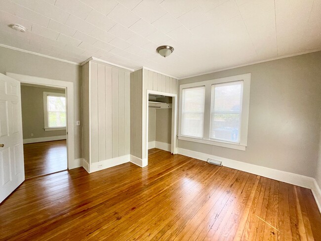Building Photo - North Main Area