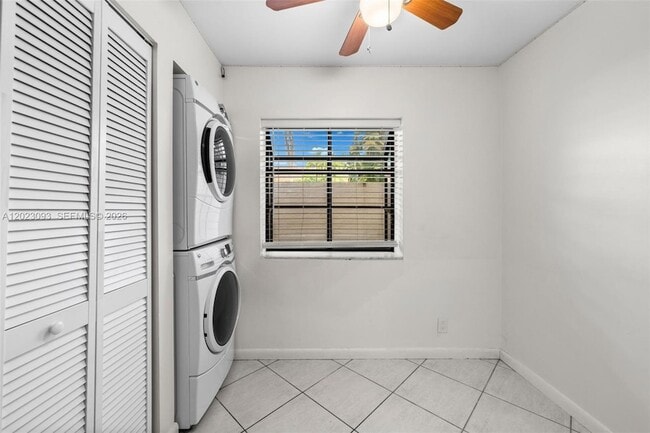 Building Photo - 4241 SW 71st Ter