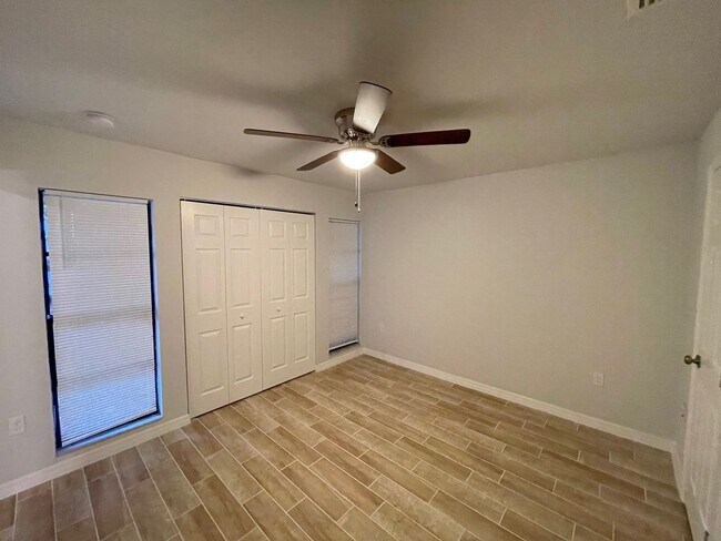 Building Photo - Beautiful Single Family Home! $2395/1085ft2-South Sarasota, 3-Bed/2-Bath, Fully Renovated: Annual...