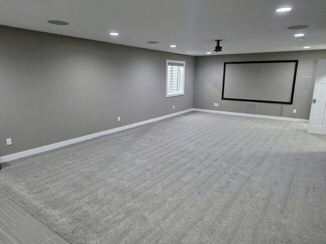 Building Photo - 482 NE Westgate Dr