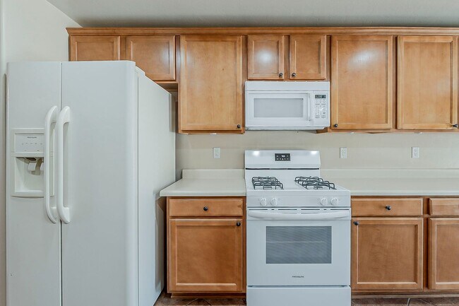 Building Photo - Pet-Friendly 4 Bedroom Rental in Tucson wi...