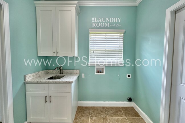 Building Photo - South Crestview 4/3 Available NOW!