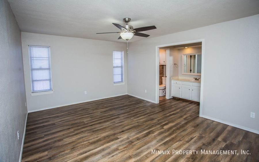 Building Photo - 3401 Essex Ave