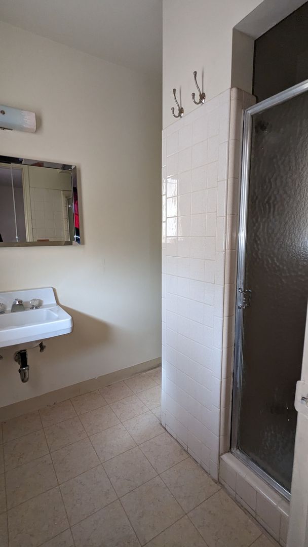 Building Photo - 3 Bedrooms and 2 Bath Rental