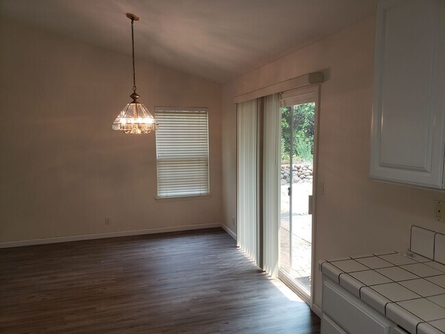 Building Photo - Wonderful Shastan Home!