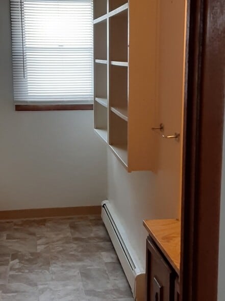 Building Photo - 315 Main St