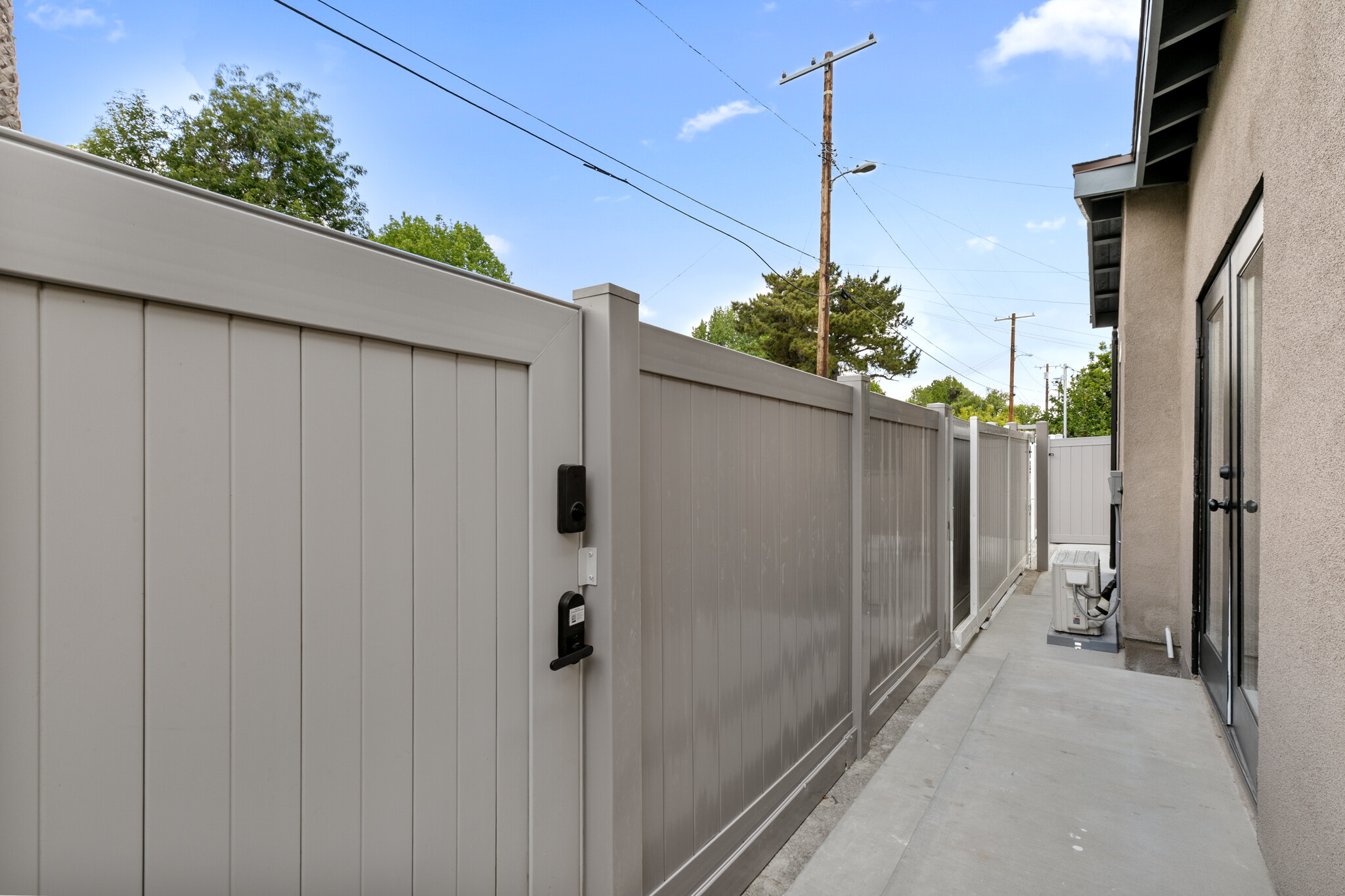 Building Photo - 6519 Coldwater Canyon Ave