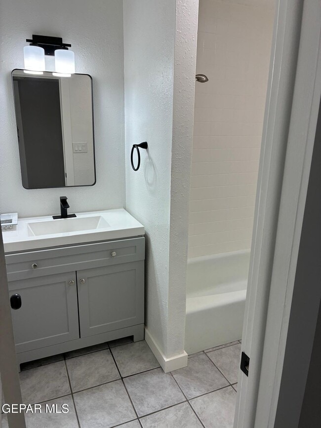 Building Photo - 6509 Escondido Dr