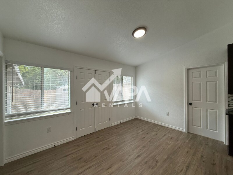 Building Photo - 8312 Spring Town St