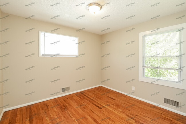 Building Photo - 4613 Myrtle Ave