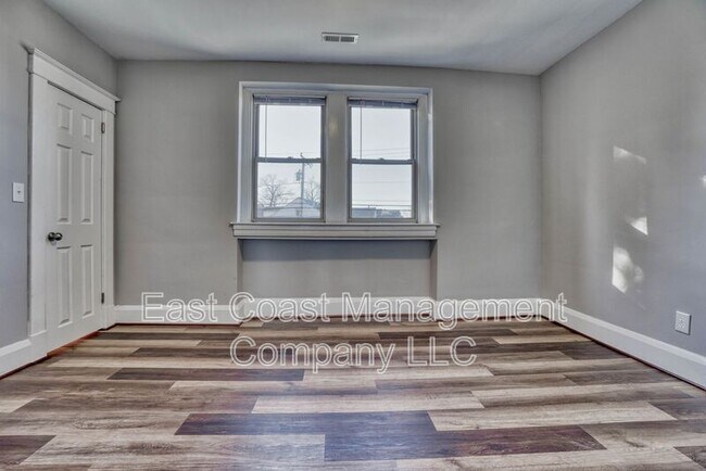 Building Photo - 2110 Taylor Ave