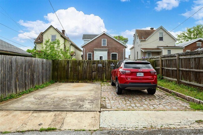 Building Photo - 4427 Neosho St