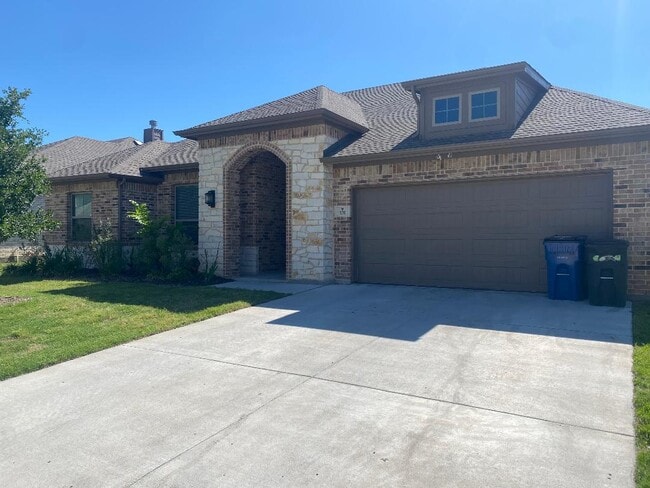 Primary Photo - 120 Gardenia Dr