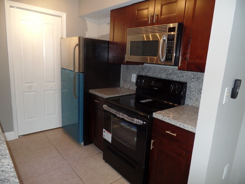 Primary Photo - 2341 NW 33rd St