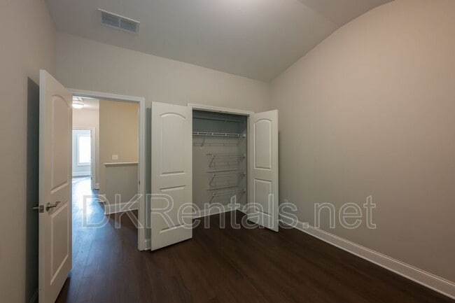Building Photo - 921 Hickory Leaf Ct SE