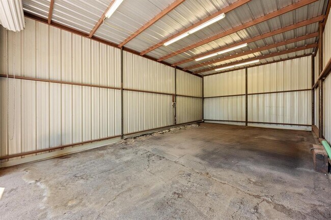 Building Photo - 7800 Hudson Loop