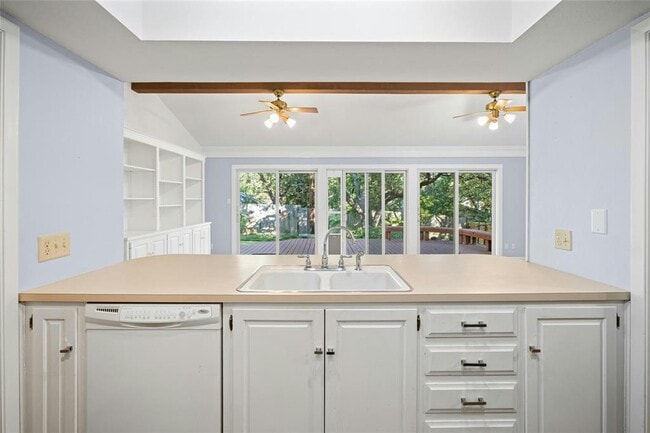 Building Photo - 7110 Sungate Dr
