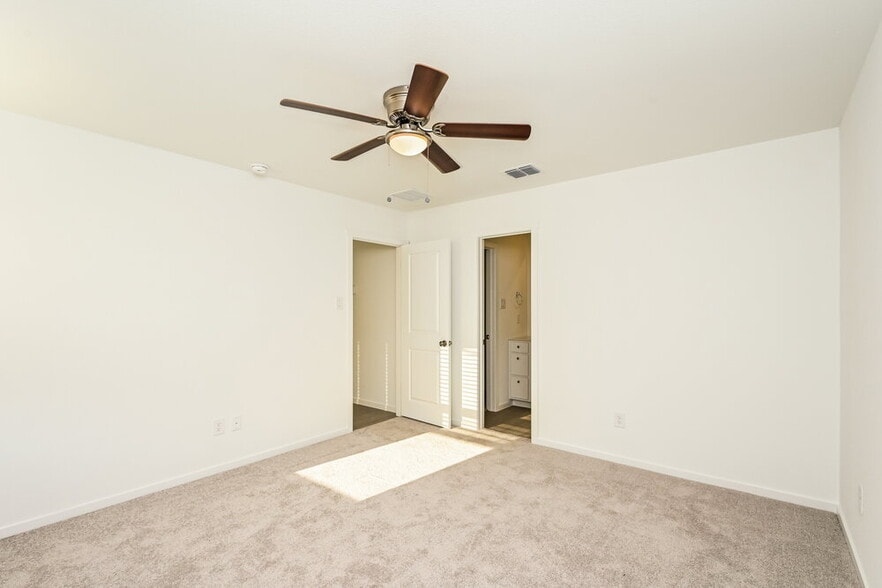 Building Photo - 2217 La Vis Ln