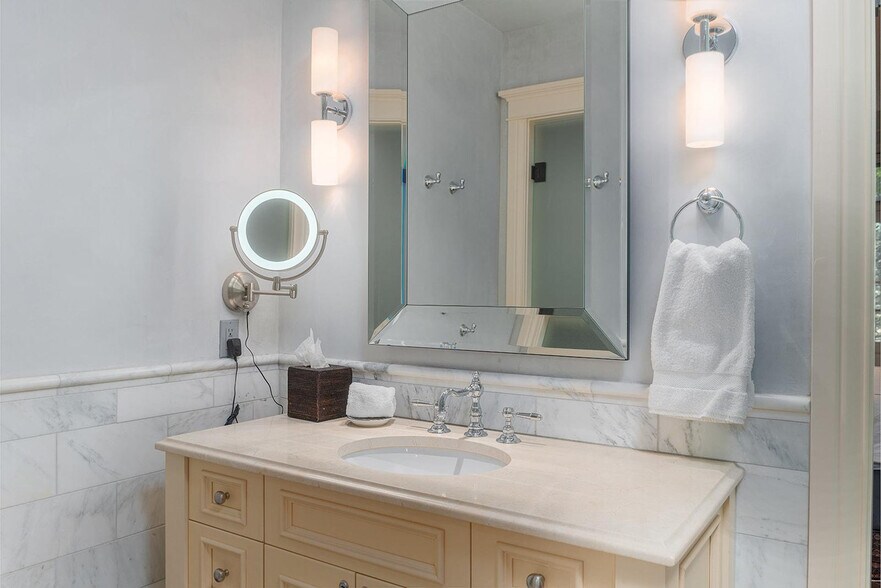 Building Photo - 605 W Colorado Ave