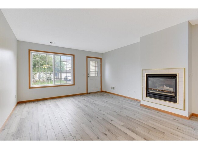 Building Photo - 15921 Finch Ln