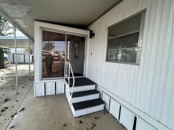 Building Photo - 530 S Alma School Rd