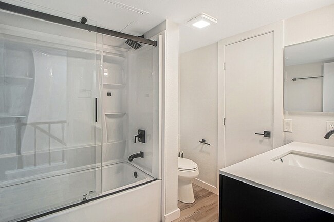 Building Photo - 618 W Collins St