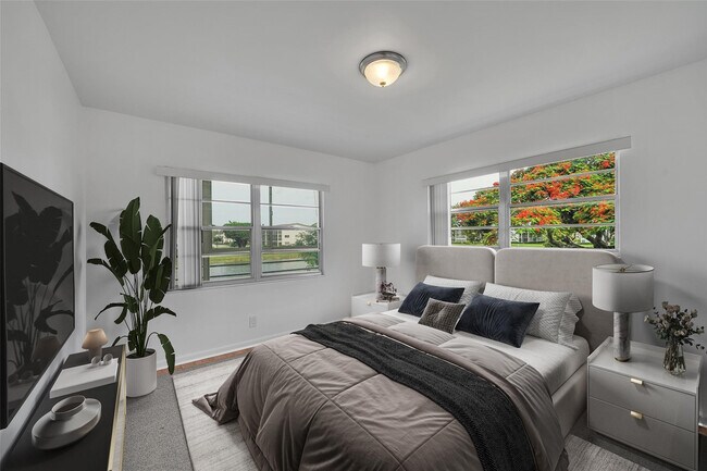 Building Photo - 486 Fanshaw L