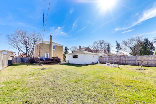 Building Photo - 4138 N Olcott Ave