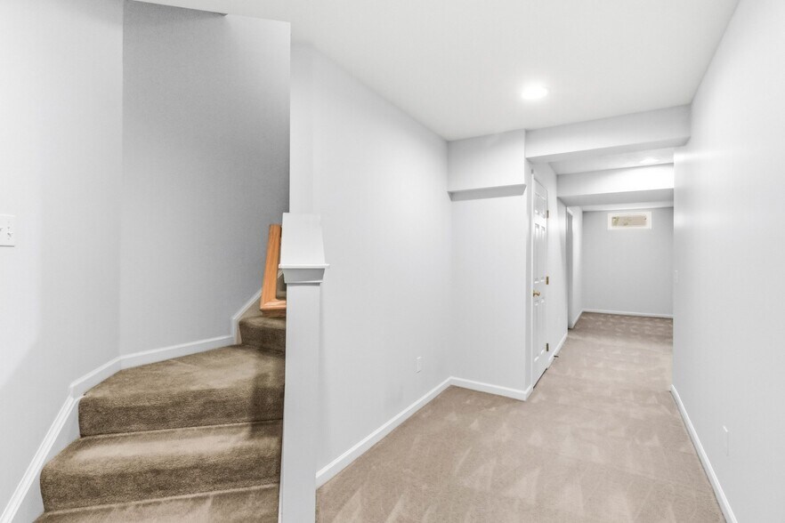 Building Photo - 105 Limestone Ct