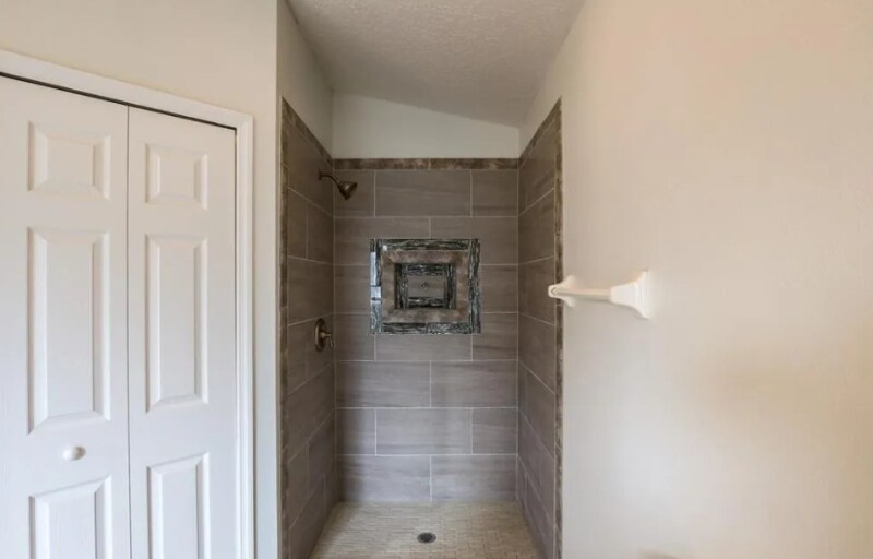 Building Photo - 200 Tree Branch Ln