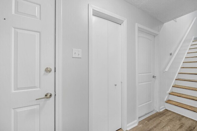 Building Photo - Experience the ultimate in lakefront lifes...