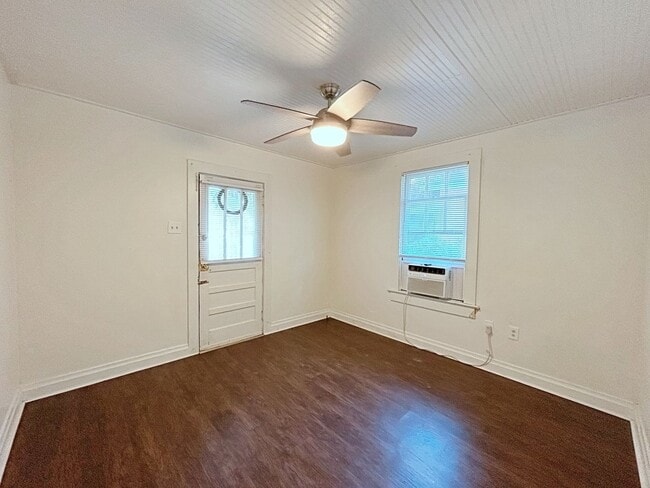 Building Photo - 1 Bedroom Duplex In Capital Heights