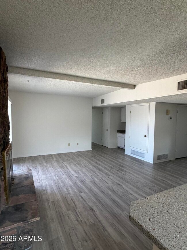 Building Photo - 1475 Via Viento