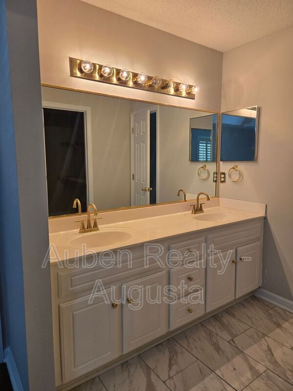 Building Photo - 2727 Brickrun Pl