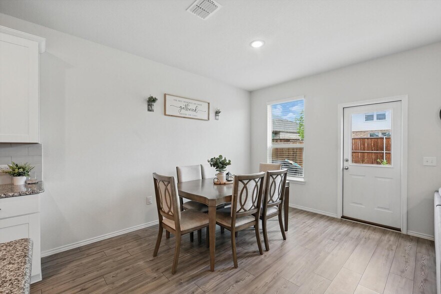 Building Photo - 802 Feldspar Way