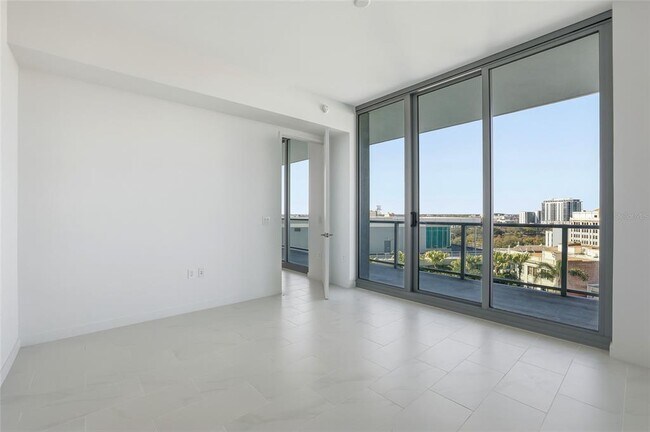 Building Photo - 400 Central Ave