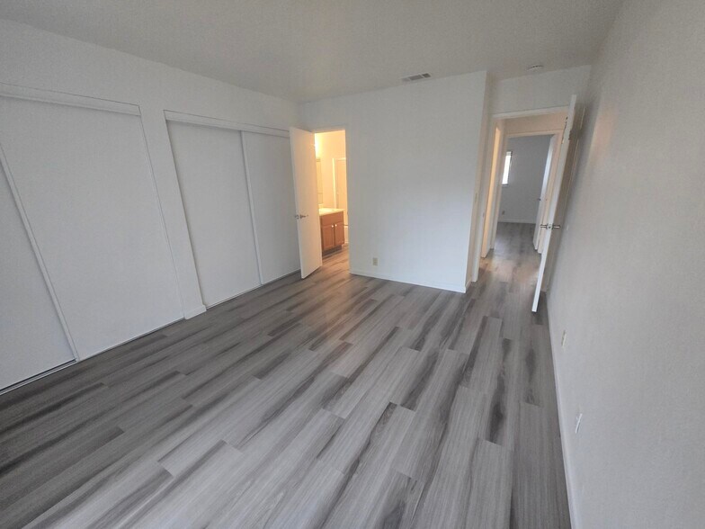 Building Photo - 3033 Estepa Dr