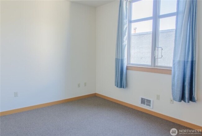 Building Photo - 2Bd/2Ba Seattle Condo